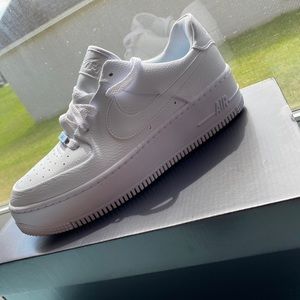 White Air Force 1 low